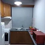 χαίρε, ξεΐνε, παρ' αμμι φιλησεαι *