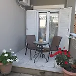 χαίρε, ξεΐνε, παρ' αμμι φιλησεαι Apartmán *