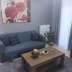 χαίρε, ξεΐνε, παρ' αμμι φιλησεαι * Tríkala