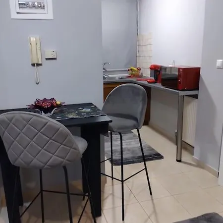 χαίρε, ξεΐνε, παρ' αμμι φιλησεαι شقة *