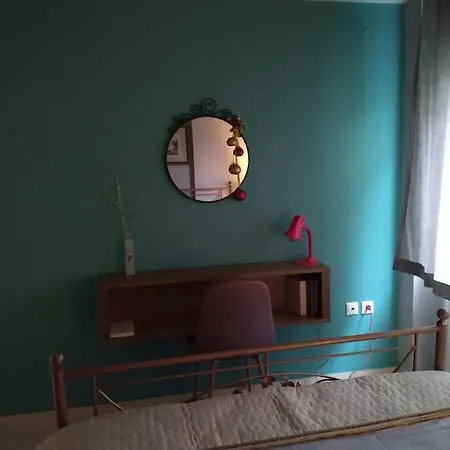 شقة χαίρε, ξεΐνε, παρ' αμμι φιλησεαι