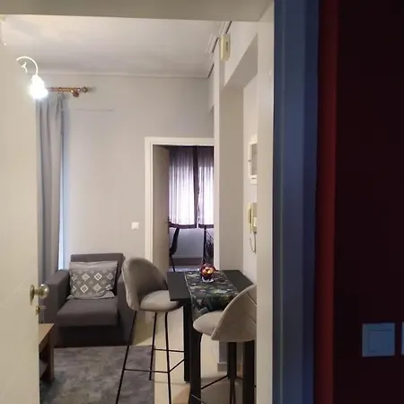 χαίρε, ξεΐνε, παρ' αμμι φιλησεαι شقة Tríkala