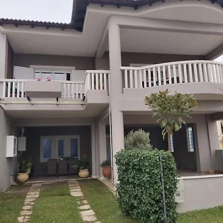 Apartament χαίρε, ξεΐνε, παρ' αμμι φιλησεαι