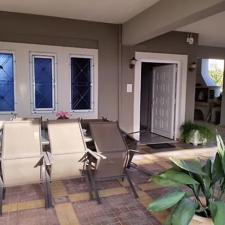 Apartament χαίρε, ξεΐνε, παρ' αμμι φιλησεαι