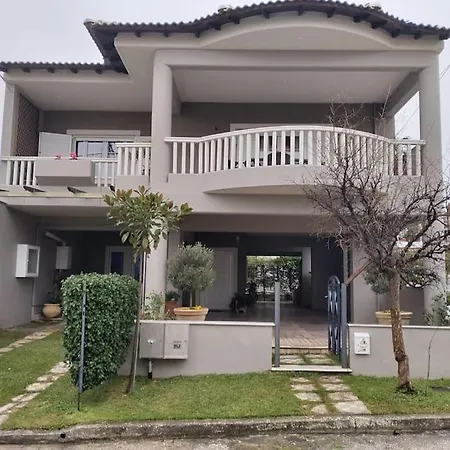 χαίρε, ξεΐνε, παρ' αμμι φιλησεαι Apartament