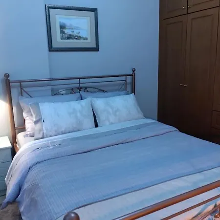 χαίρε, ξεΐνε, παρ' αμμι φιλησεαι Tríkala