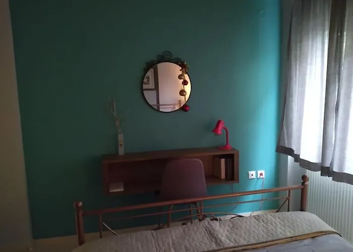 Daire χαίρε, ξεΐνε, παρ' αμμι φιλησεαι