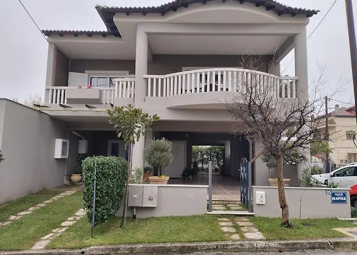 χαίρε, ξεΐνε, παρ' αμμι φιλησεαι Daire