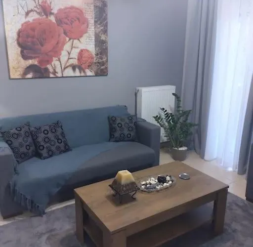 χαίρε, ξεΐνε, παρ' αμμι φιλησεαι * Tríkala