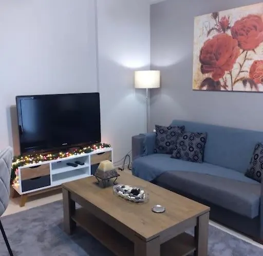 Daire χαίρε, ξεΐνε, παρ' αμμι φιλησεαι *