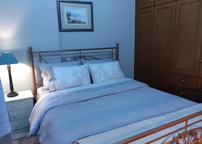 χαίρε, ξεΐνε, παρ' αμμι φιλησεαι Tríkala