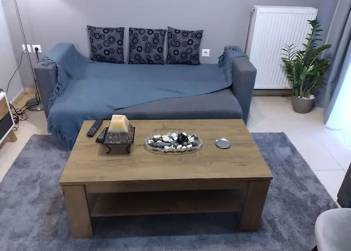 χαίρε, ξεΐνε, παρ' αμμι φιλησεαι Daire