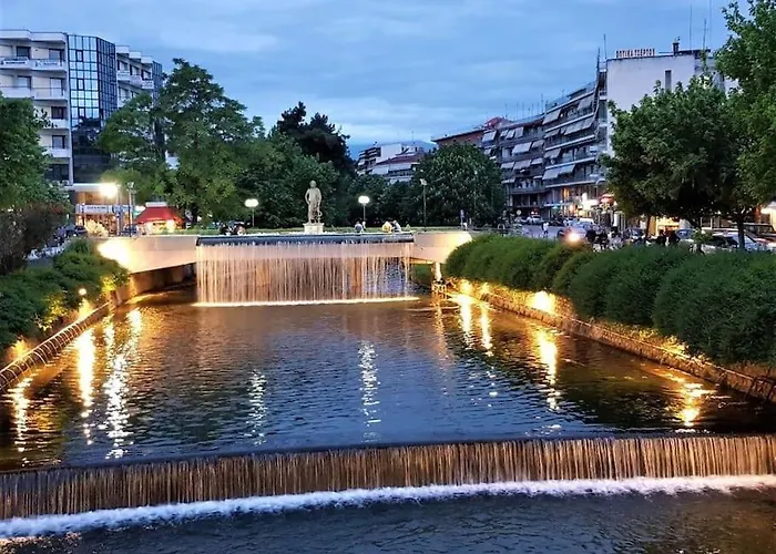 χαίρε, ξεΐνε, παρ' αμμι φιλησεαι Daire *