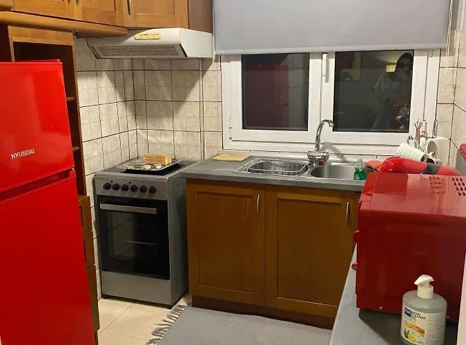 Daire χαίρε, ξεΐνε, παρ' αμμι φιλησεαι Tríkala